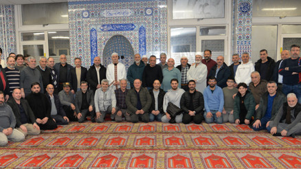 Avrupada Regaip kandilinde camilere yoğun ilgi