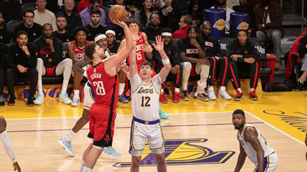 Rockets, Lakers deplasmanında farklı kazandı