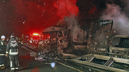 Japonyada korkunç kaza: 50 araç birbirine girdi... 2 ölü, 26 yaralı