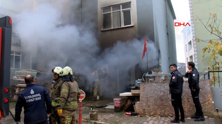 Çekmeköy’de 3 katlı binanın giriş katındaki depoda çıkan yangın söndürüldü