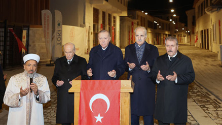 Cumhurbaşkanı Erdoğan tarihi caddeyi yeniden ışıklandırdı