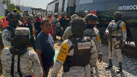Meksikada yolcu treni raydan çıktı: Çok sayıda ölü ve yaralı var