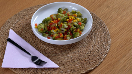 Brokoli salatası Brokoli salatası