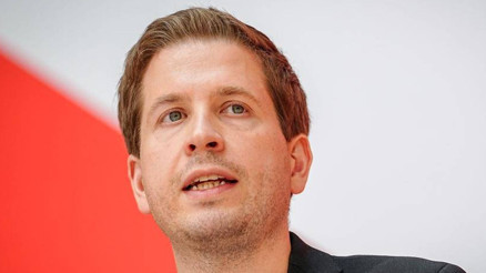 Politikayı bıraktı, sunuculuğa başlıyor