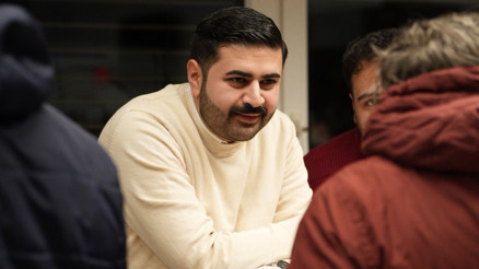 Evsizlere yiyecek ve giyecek dağıttılar