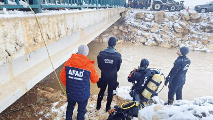 Okul yolunda facia... 3 çocuk öldü baba aranıyor