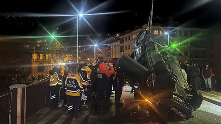 Otomobil nehre düştü: 1 kişi öldü, 1 kişi de yaralandı