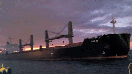 Beşiktaşta panik anları... Sürüklenen kuru yük gemisi son anda durdu Büyük bir felaket olabilirdi