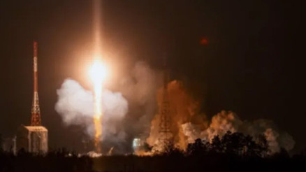 İran uzaya 3 yeni uydu gönderdi