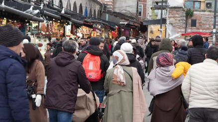Yeni yıla bir gün kala Eminönünde alışveriş yoğunluğu