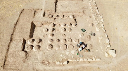 2025’in en dikkat çekici arkeolojik keşiflerinden.... Urartu dönemine ait çivi yazılı 76 pithos