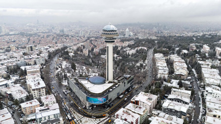 Gece geldi gündüz eridi
