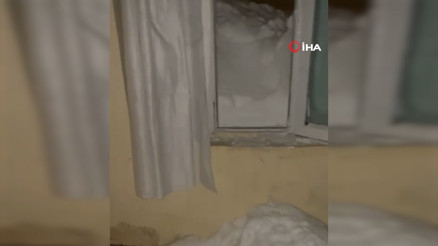 Vanın Çatak ilçesinde mahalleye çığ düştü