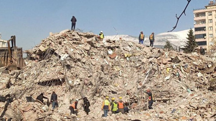 152 kişiye mezar olmuştu Palmiye Sitesi’nin yıkılmasına ilişkin 3 kamu görevlisine dava