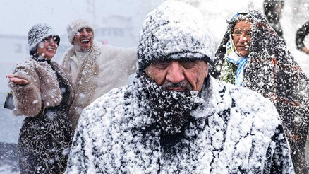 Meteorolojiden yağış, rüzgar, buzlanma ve çığ tehlikesi uyarısı | İstanbulda 5 ilçede eğitime kar molası... İşte 2 Ocakta eğitime ara veren iller