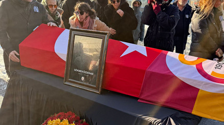 Gökmen Özdenak için Galatasaray Stadı’nda tören düzenlendi