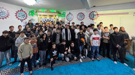 Gençler yeni yıla camide girdi