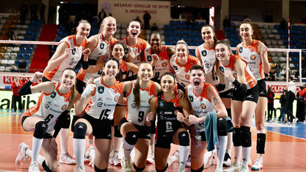 Eczacıbaşı Dynavit, 5 setlik mücadeleden galip ayrıldı