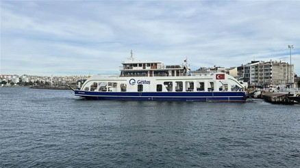 Bozcaada ve Gökçeada’da feribot seferlerine fırtına engeli