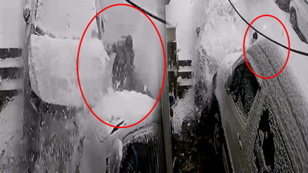 Kağıthanede mucize kurtuluş Karda kayan araç, 5 araca çarptı: Küçük çocuk kıl payı kurtuldu