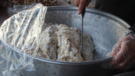 Bu helva kışın üşütmüyor: Yapımı 3 gün sürüyor