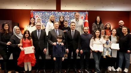 Büyükelçinden başarılı öğrencilere ödül