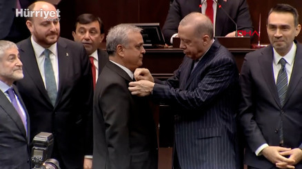 Cumhurbaşkanı Erdoğan, AK Partiye katılan 3 vekile rozet taktı