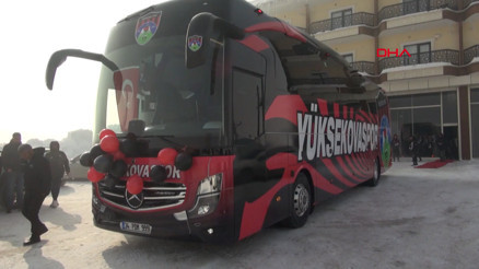 Cumhurbaşkanı Erdoğan, Yüksekovaspor Kadın Futbol Takımı’na otobüs hediye etti