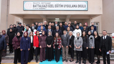 Deprem bölgesine kütüphane Deprem bölgesine kütüphane