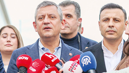 Özel’den iç cephe çıkışı