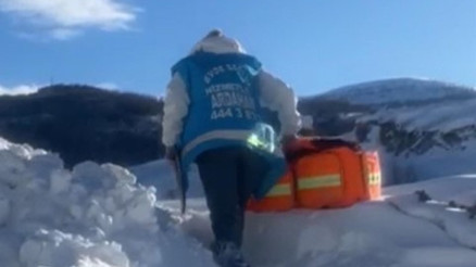 Sağlıkçılar Ardahanda kar kış demeden evlerdeki hastalara ulaşıyorlar