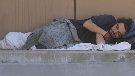 Onun için beslenen son umut da soldu... Eski oyuncu yine sokaklara döndü: Bir kenarda öylece tükenip gidecek