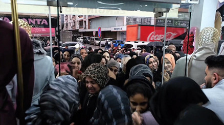 Sultangazide mağaza açılışında izdiham