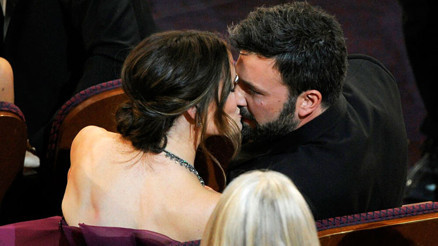 Eski kocası ona adeta ‘yapıştı’ kaldı… Artık öyle bıktı ki çöpçatanlık yapıyor: Gel biz sana münasip bir sevgili bulalım Eski kocası ona adeta ‘yapıştı’ kaldı… Artık öyle bıktı ki çöpçatanlık yapıyor: Gel biz sana münasip bir sevgili bulalım