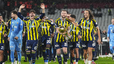 Süper Kupa’yı kazanan Fenerbahçe, 2026 yılına kupayla başladı