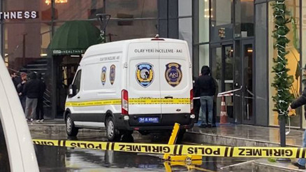 İstanbuldaki sitede panik: Danışmaya bırakılan kargo paketi patladı