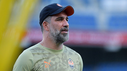 Arda Turan: Dünyadaki tüm savaşların bitmesi dileğiyle