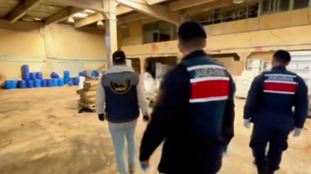 Bakan Yerlikaya: İzmirde 1 ton 625 kg uyuşturucu hap hammaddesi ele geçirildi