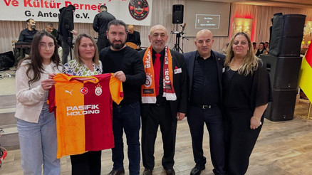 Osimhen forması açık artırmayla satıldı