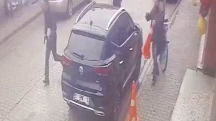 Ders çıkışı dehşet: Çocuğunun eski öğretmenini silahla vurdu