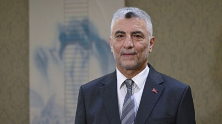 Bakan Bolattan Özgür Özele tepki: Çarpıtacak kadar alçaldınız