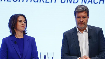 Eski Bakan Baerbock ve Habeck’e hakaret içeren şiir