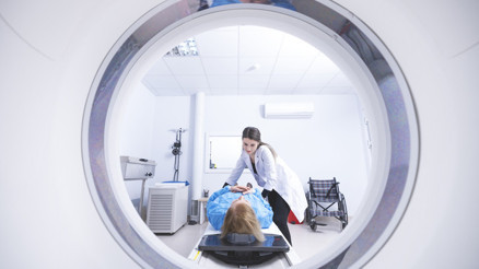 Gençti, sağlıklıydı, risk grubunda değildi ama hiçbiri hastalığı önleyemedi... Kanser olan onkolog yaşadıklarını anlattı: Neden ben diye uzun süre düşündüm