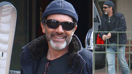 Parasızlıktan arkadaşlarının kanepesinde uyurdu... Şimdi kıtalara yayılan şöhreti ve serveti var: Peçeteye karaladığı telefon numaraları kaderini yeniden yazdı