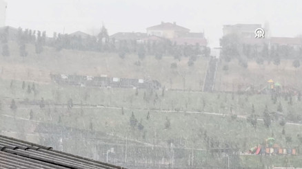 İstanbulun bazı ilçelerinde karla karışık yağmur etkili oldu