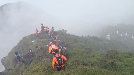 Endonezyada kaybolan uçağın enkazı bulundu