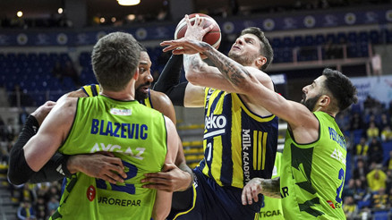 Fenerbahçe Beko, evinde 90 sayıyla kazandı