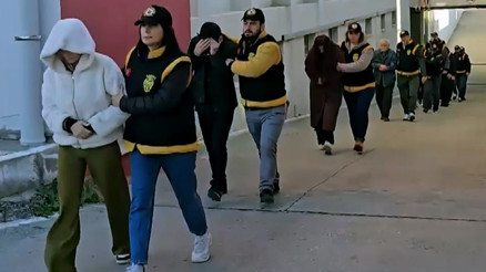 Adanada masaj salonlarına fuhuş operasyonu: 14 şüpheli tutuklandı, 12 kadın kurtarıldı