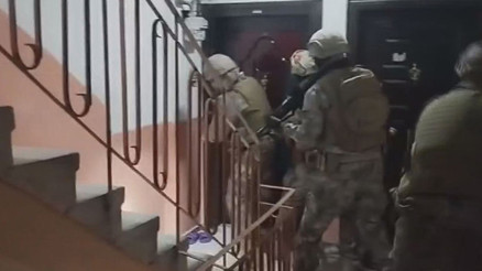 Diyarbakırdan gelen genci iş vaadi ile ağlarına düşürmüşler Girdiği ev hayatını kararttı | Almazsan sana sıkacağım