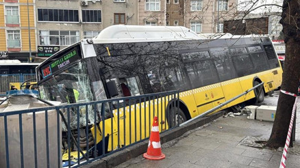 Son dakika: Esenlerde İETT otobüsü otoparka daldı